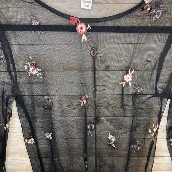 Ivy + Main Black Floral Sheer Top - Picture 4 of 4